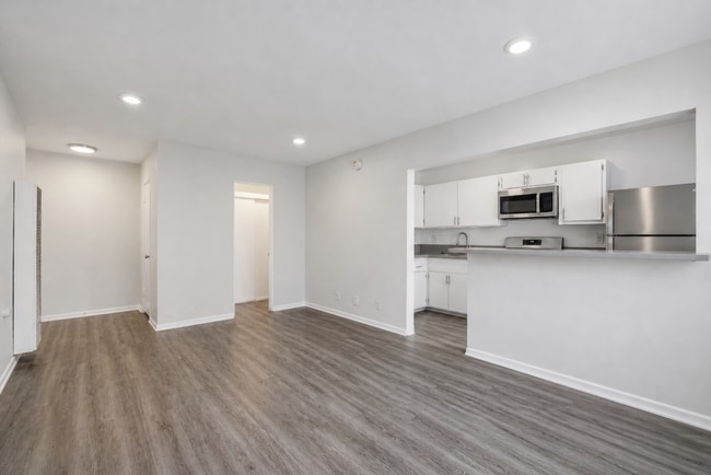 Interior Photo - 1253 Havenhurst Dr