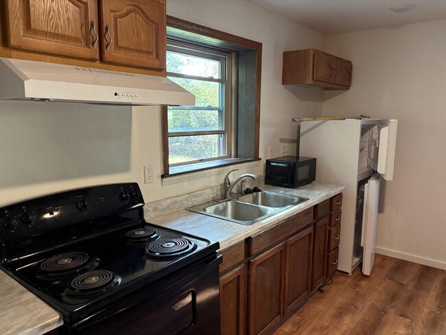 Building Photo - Great One Bedroom Furnished Apartment in H...