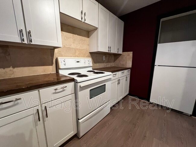 Building Photo - 1292-1292 Lawrence Ave