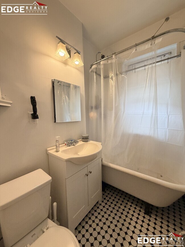 Foto del edificio - 120 Brainerd Rd