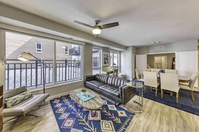 Building Photo - Maple and Main