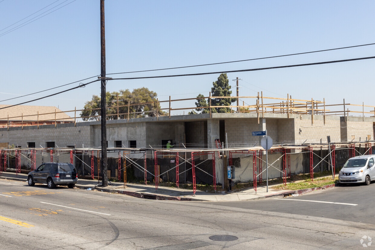 04/2022 - 6550-6570 S Normandie Ave