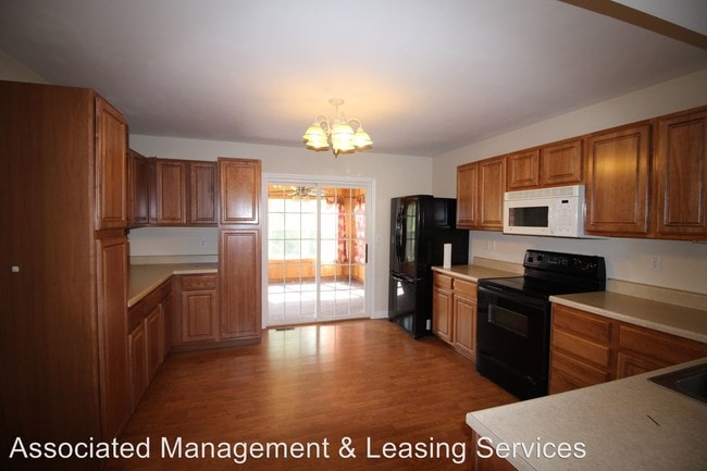 Building Photo - 104 Stonebrook Dr