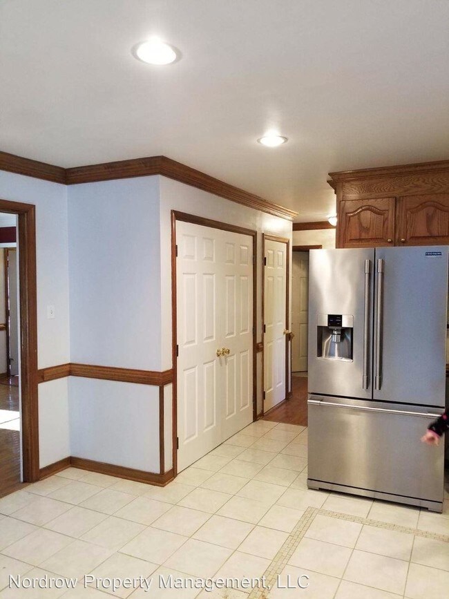 Building Photo - 3 br, 3 bath House - 6620 Glebe Point Road