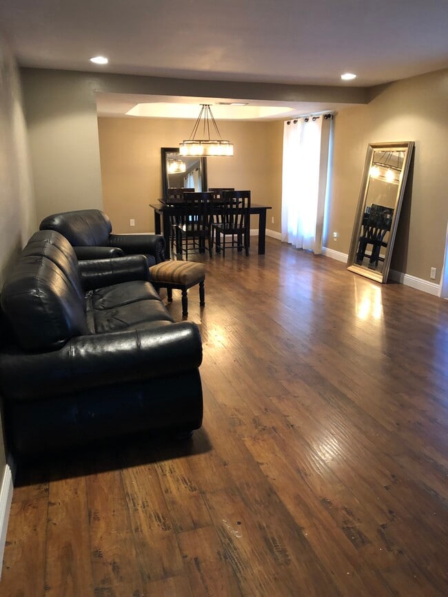living room - 7012 E Redfield Rd