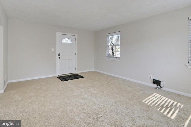 Building Photo - 5016 N Carlin Springs Rd