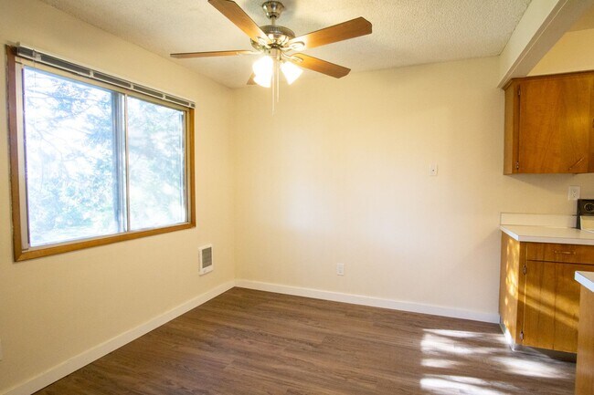 Foto del edificio - Spacious 2-Bed/2-Bath with Patio in Cedar Hills!!