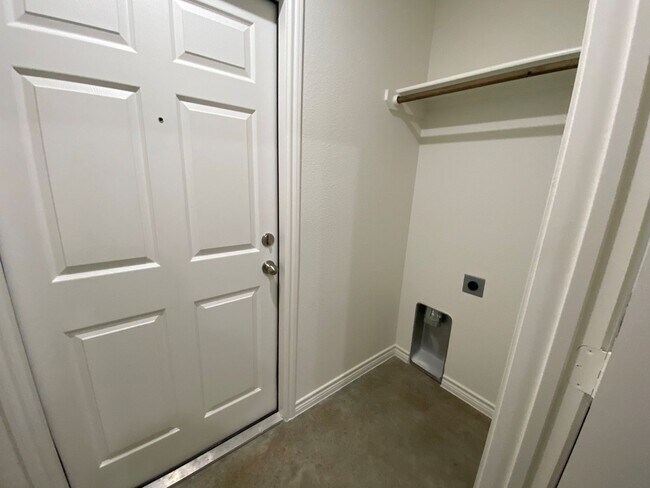 Foto del edificio - 2302 Zanoletti Ct