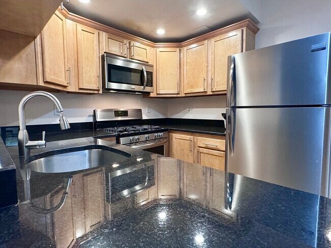 Foto del edificio - 8 Juniper St