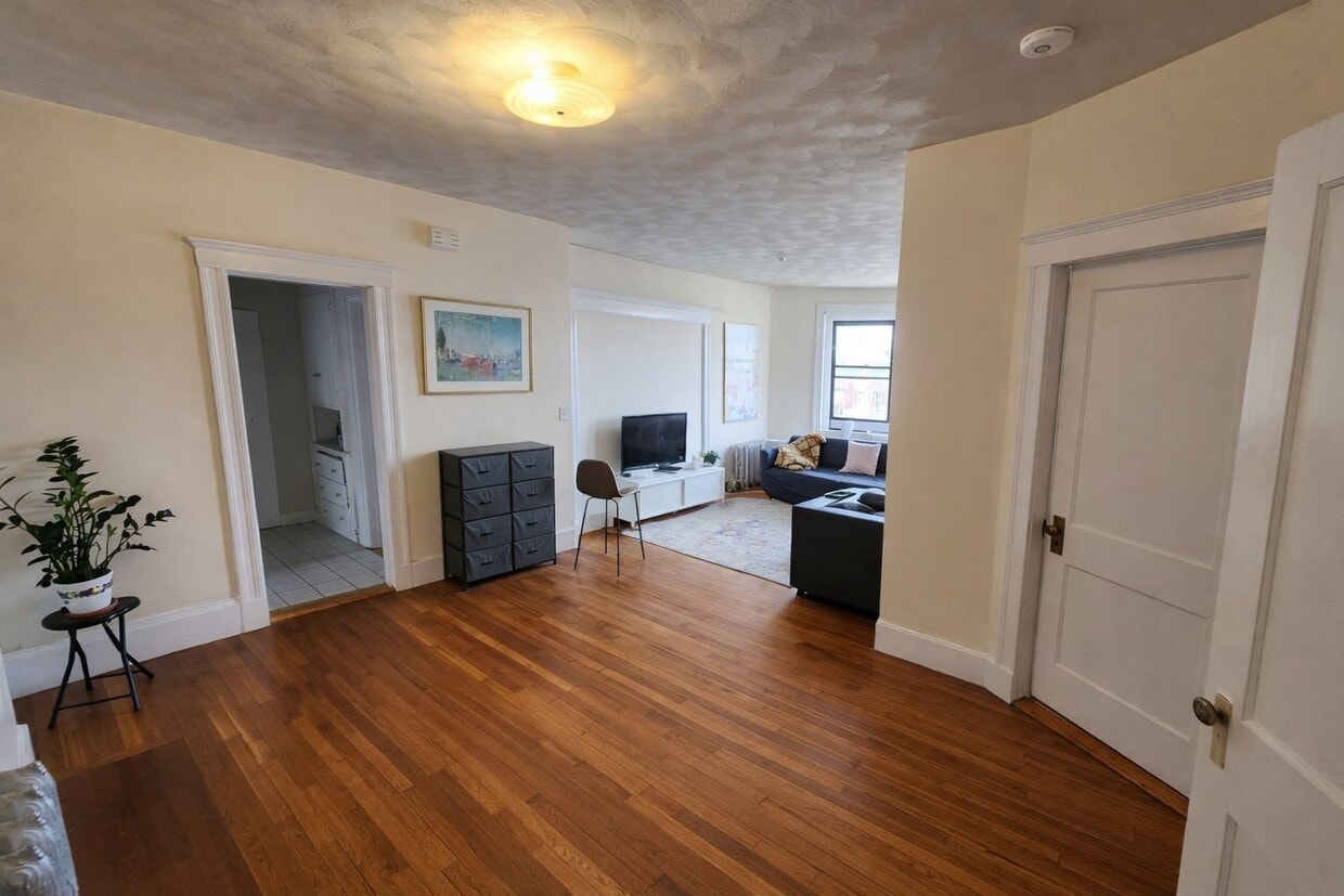 Photo - 30 Claflin Rd (Brookline, MA)