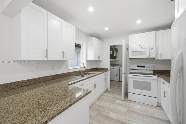 Building Photo - 1281 W 42nd St