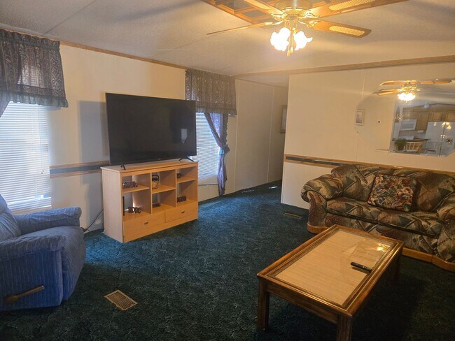 Building Photo - Three Bedroom Manufactured Home
