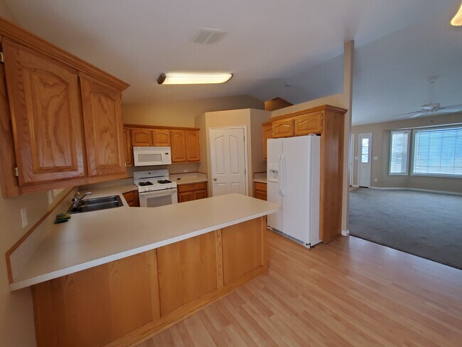 Building Photo - 411 N 4200 E