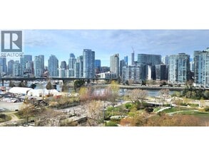 Building Photo - 1708 Columbia St