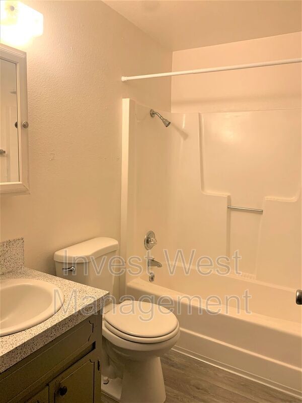 Foto del edificio - 562 NE Anderson St