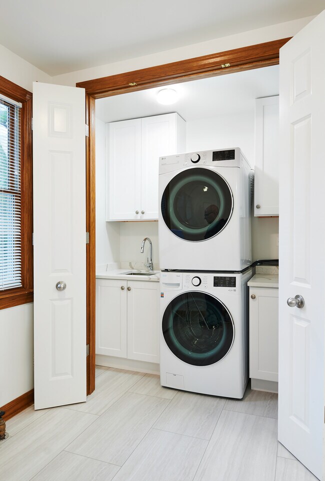 LG Washer/Dryer With Utility Sink, Storage, Counter Space - 5610 N Kenmore Ave