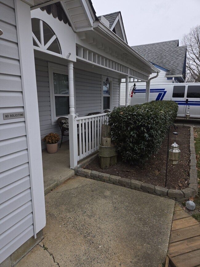 Building Photo - 601 Bridgewater Arch