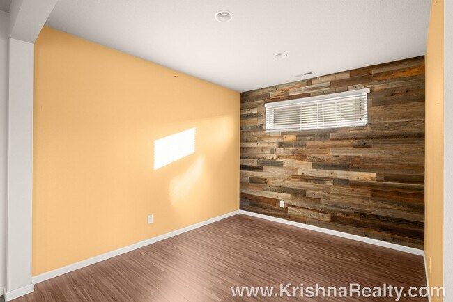 Building Photo - Beatiful 3 Bedroom 2.5 Bath Single Family ...