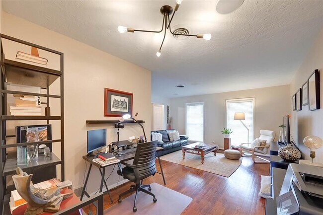 Foto del edificio - 7126 Sharpcrest St