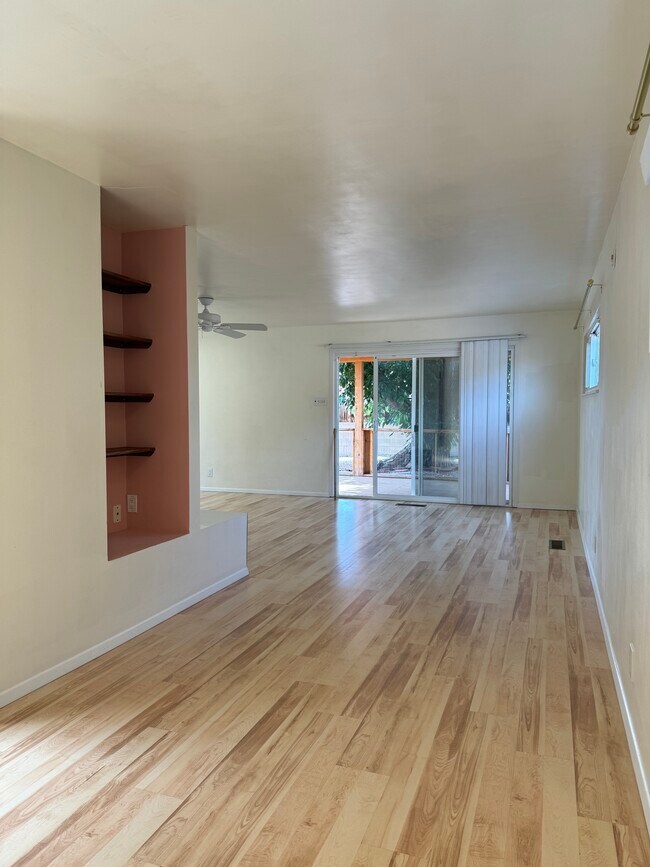 Foto del edificio - 10908 Bellamah Ave NE
