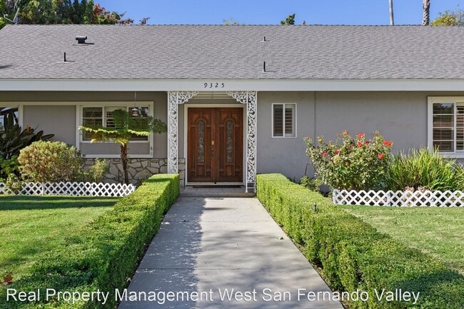 Building Photo - 5 br, 2.5 bath House - 9325 Encino Ave.