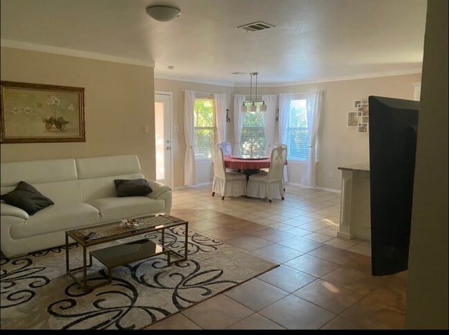 Foto del edificio - 1505 Hill Lockwoods Dr