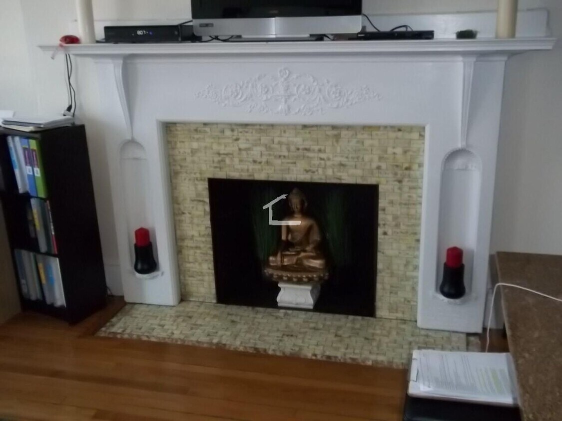 Building Photo - 841 Beacon St