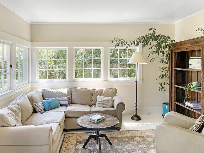 Foto del edificio - 3 br, 2 bath House - 156 Crescent Road