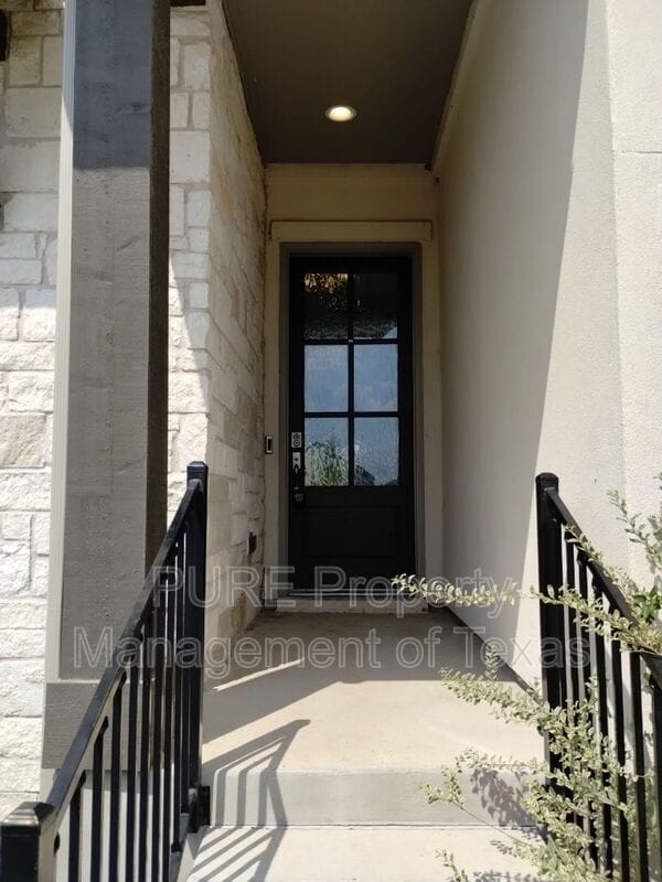Building Photo - 528 Gerona Ct