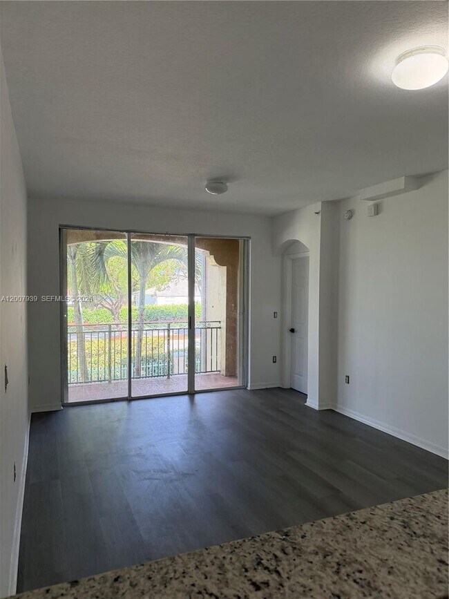 Foto del edificio - 6500 NW 114th Ave