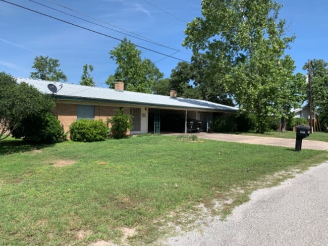 Building Photo - 1710 Cedar Park