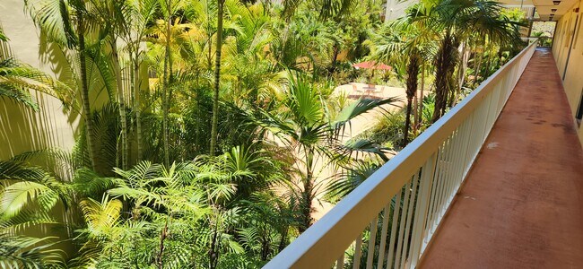 Foto del edificio - 7805 Camino Real