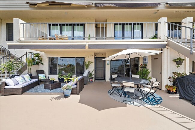 Building Photo - 320 Encino Ln