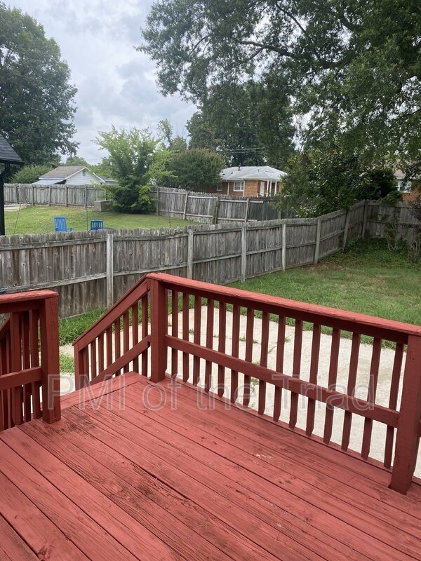 Building Photo - 1605 Pear Tree Ln