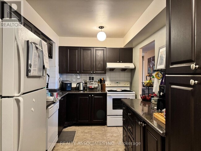 Photo du bâtiment - 1-301 Reidmount Ave