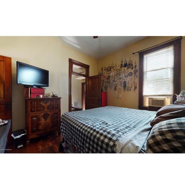 Bedroom #1 - 633 E Oak St