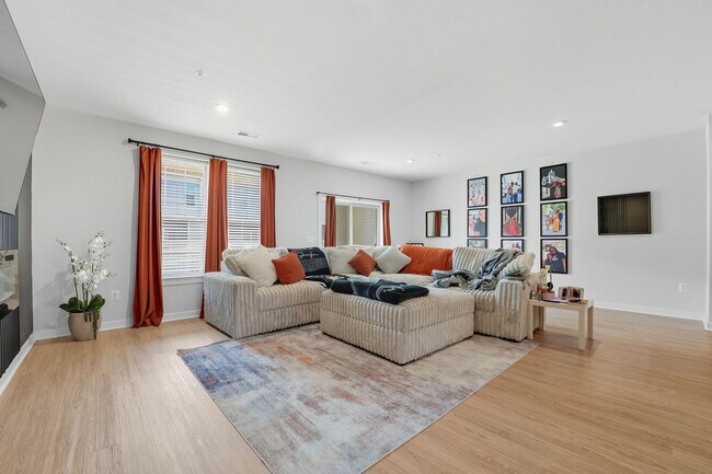 Foto del edificio - 709 Thomas Ln