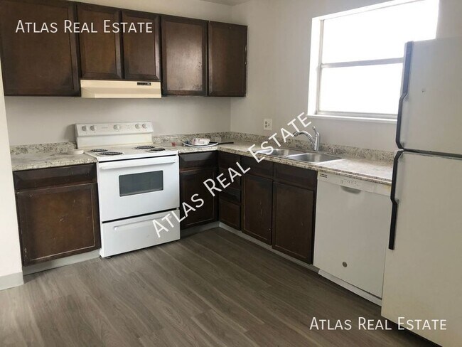 Building Photo - 4 Bedroom 2 Bath Ranch in Montbello. 2 WEE...