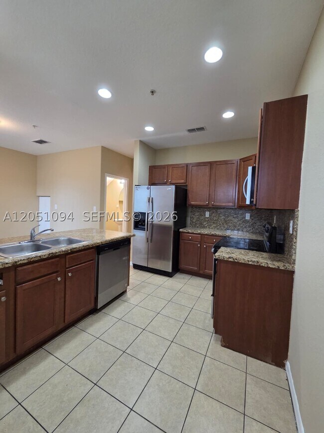 Building Photo - 2851 Prospect 404