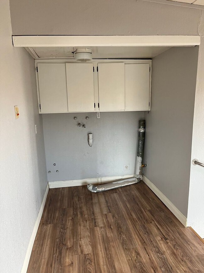 Foto del edificio - 4 bedroom 2 bathroom Home Coming Soon