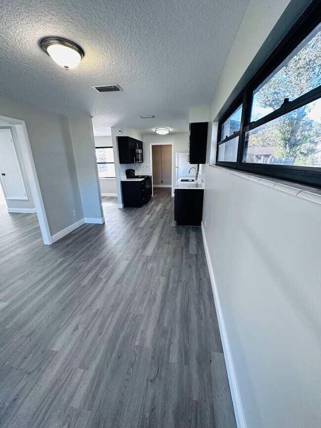 Foto del edificio - 1076 Hermosa Dr