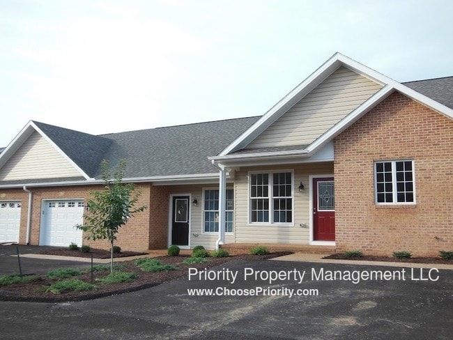 Building Photo - 1118 Royal Ct