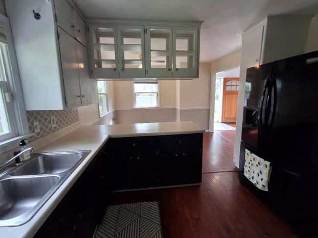 Foto del edificio - 869 Arkwright St N