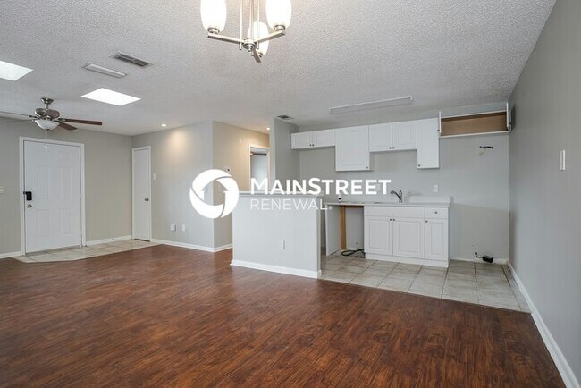 Foto del edificio - 3 Bedroom Pet-Friendly Home in Sanford, FL...
