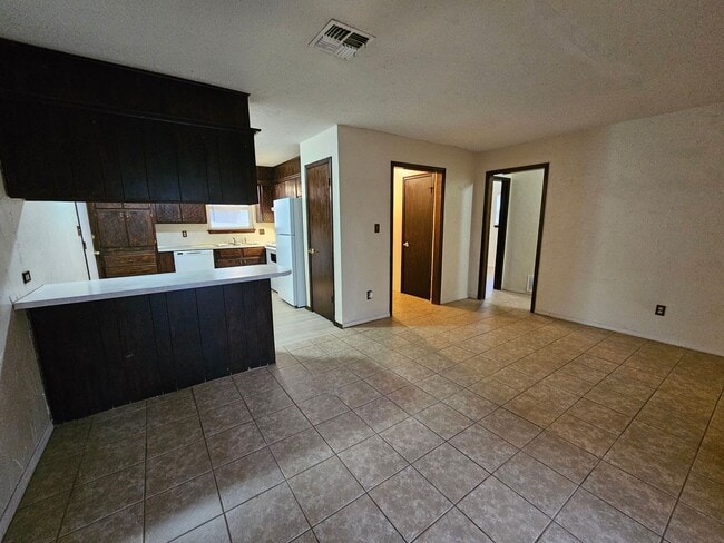 Photo - (3) Bed/(2) Bath Avail NOW! Pets Negotiable! House