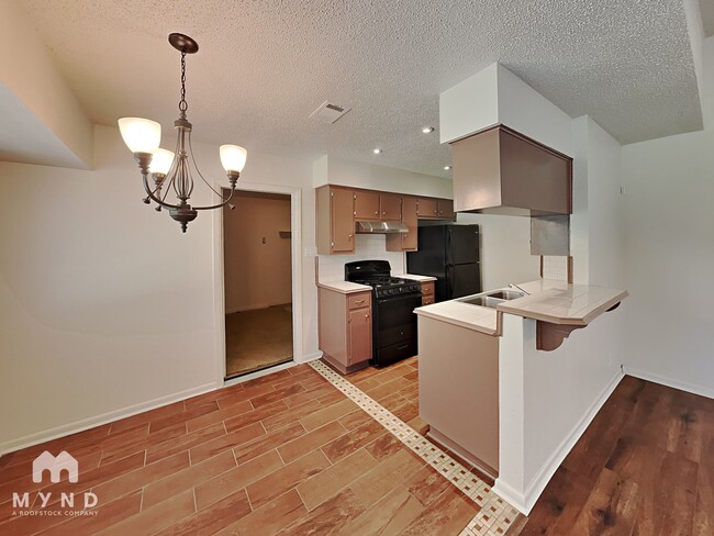 Foto del edificio - 5204 Regency Cove