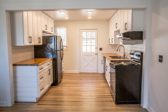 Building Photo - 234 Cross Timbers Dr