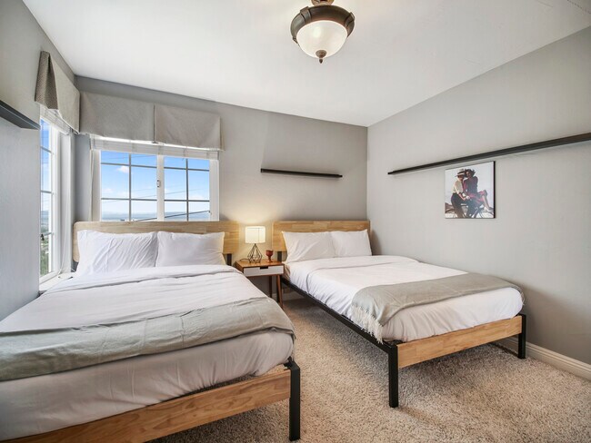 Foto del edificio - 300 Courtland Dr