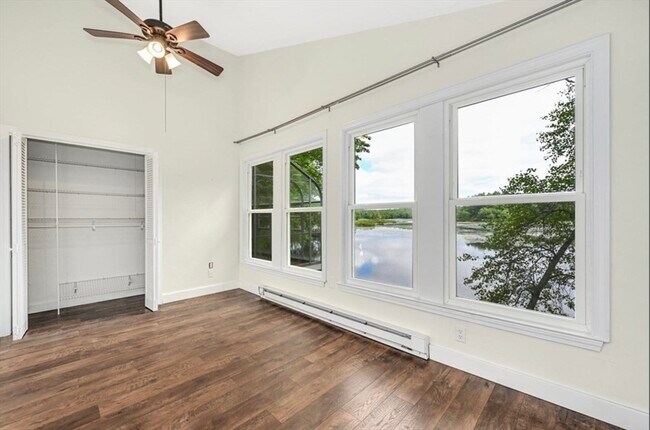 Foto del edificio - 129 Rocky Pond Rd