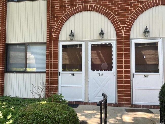 Building Photo - 753 Chestnut St